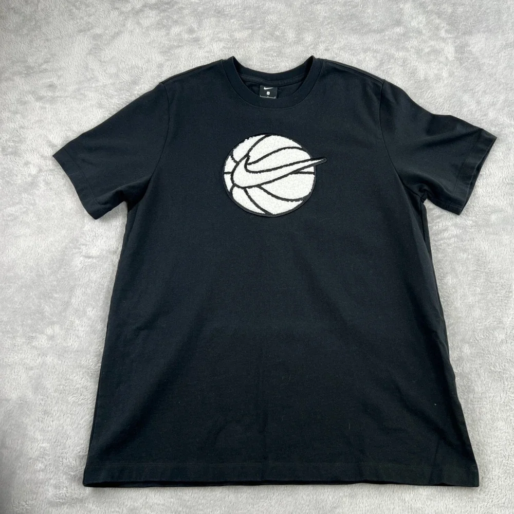 Nike Basketball Div 01 Chenille Swoosh T-Shirt Large Black City Exploration Mens
